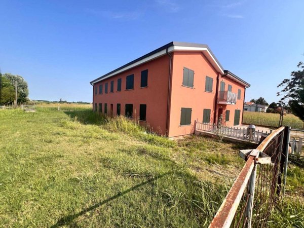 casa indipendente in vendita a Cento in zona Molino Albergati
