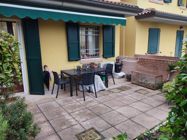 appartamento in vendita a Cento in zona Renazzo