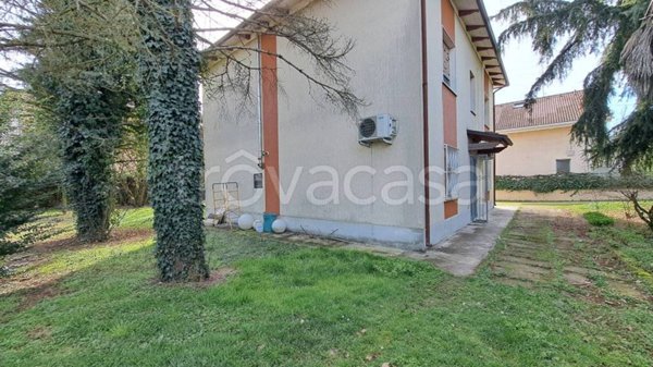 casa indipendente in vendita a Cento in zona XII Morelli