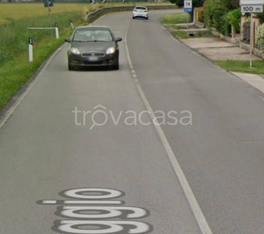 negozio in vendita a Cento in zona Casumaro