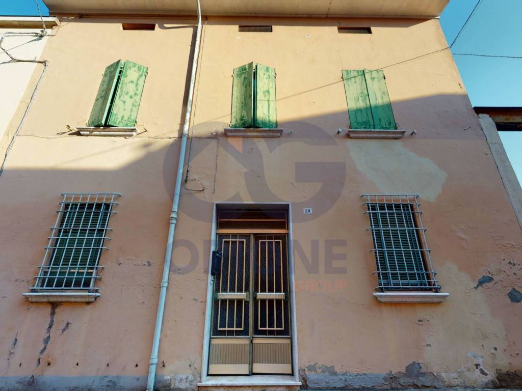 casa indipendente in vendita a Cento