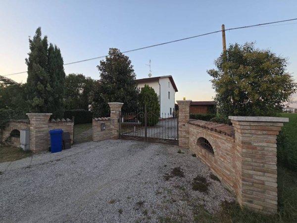 casa indipendente in vendita a Cento in zona Casumaro