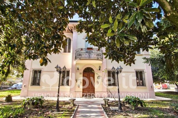 casa indipendente in vendita a Cento in zona Casumaro