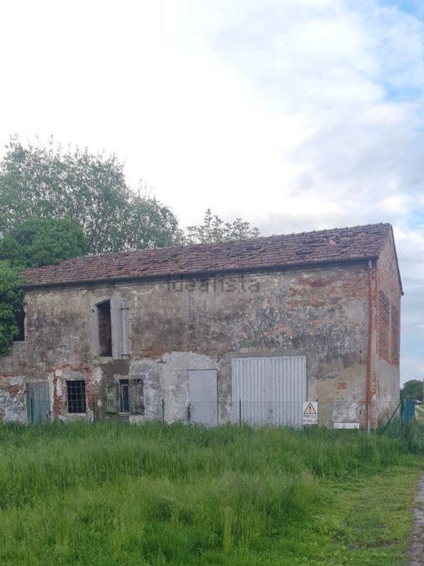 esavano in vendita a Cento