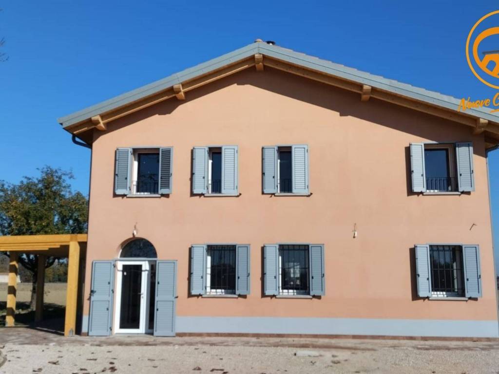 casa indipendente in vendita a Cento in zona Alberone
