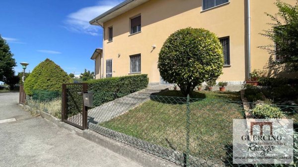 casa indipendente in vendita a Cento