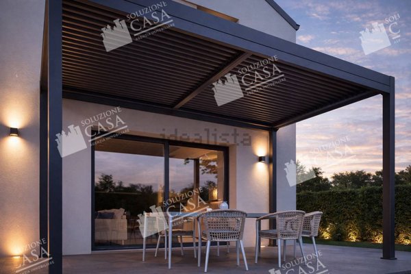 casa indipendente in vendita a Cento