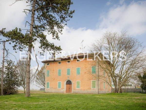 casa indipendente in vendita a Cento