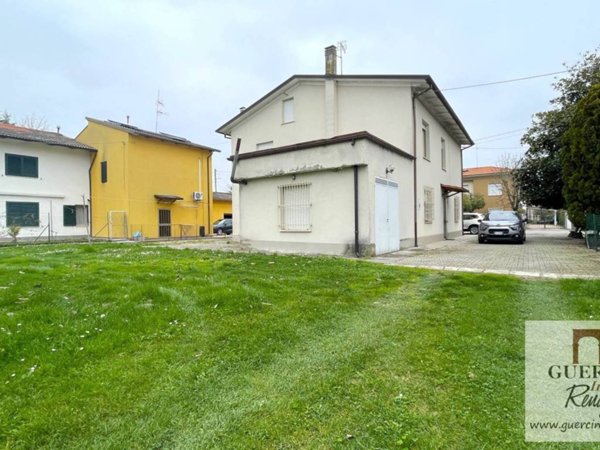 casa indipendente in vendita a Cento in zona XII Morelli