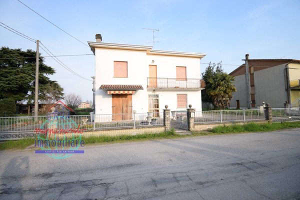 casa indipendente in vendita a Cento in zona XII Morelli