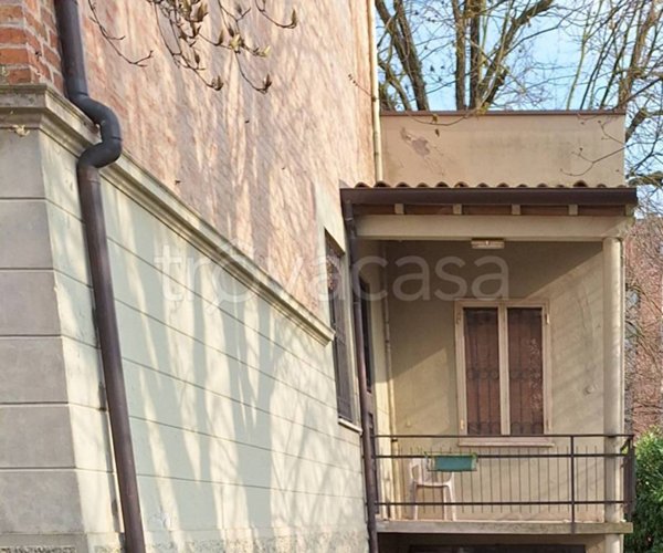 casa indipendente in vendita a Cento