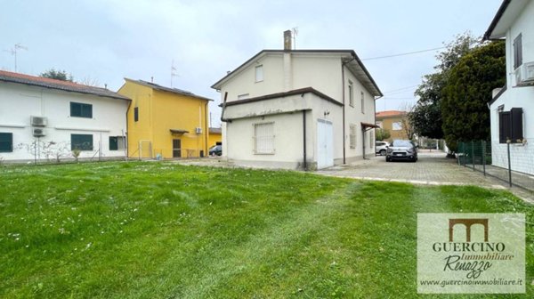 casa indipendente in vendita a Cento in zona XII Morelli