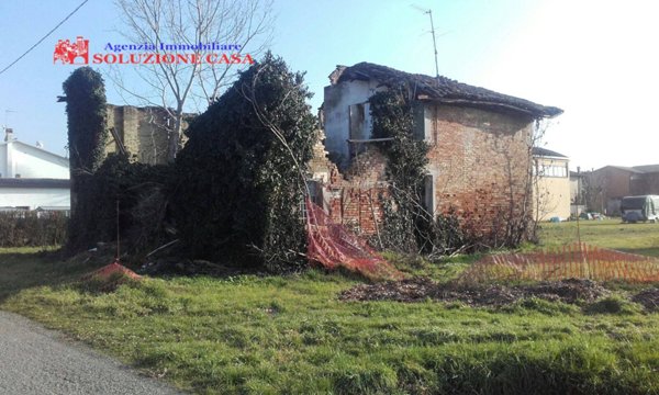 casa indipendente in vendita a Cento in zona XII Morelli