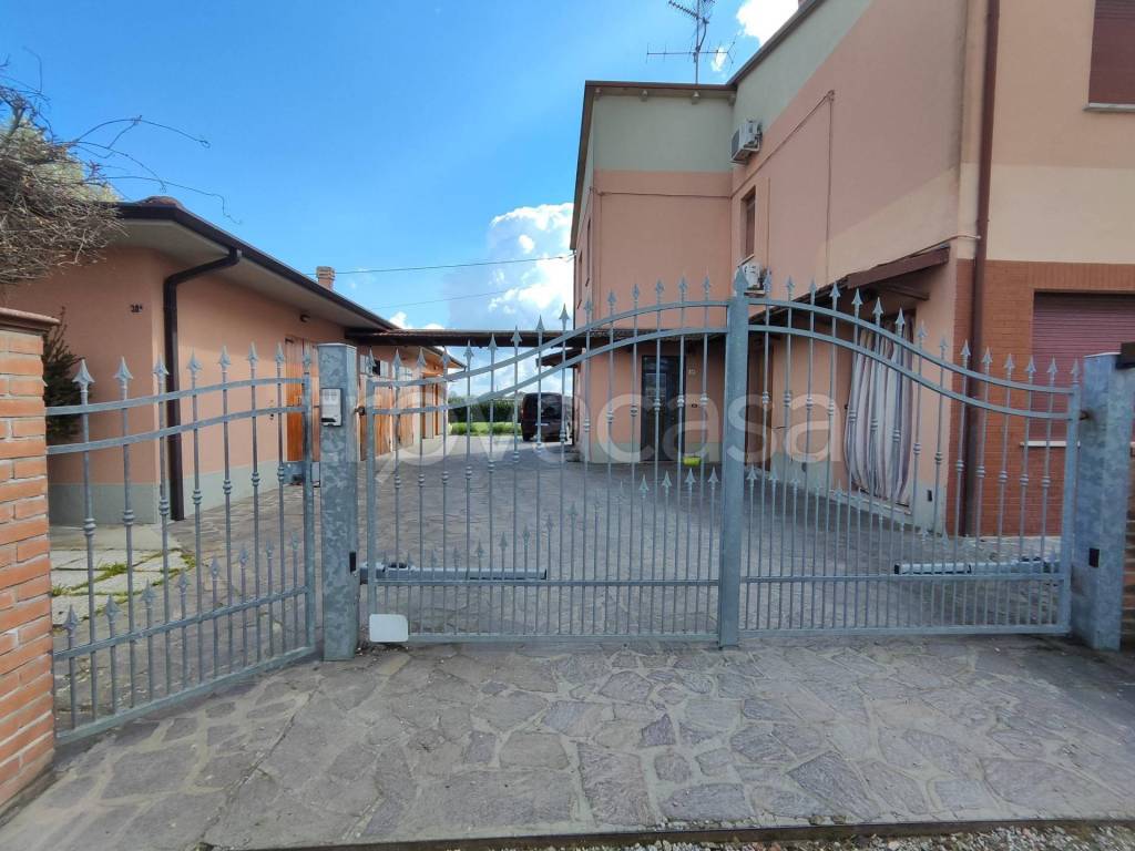 casa indipendente in vendita a Cento in zona Renazzo