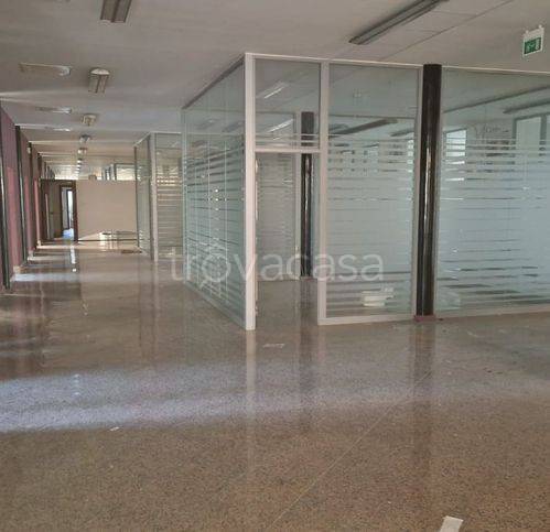 negozio in vendita a Cento