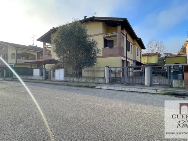 casa indipendente in vendita a Cento in zona Renazzo