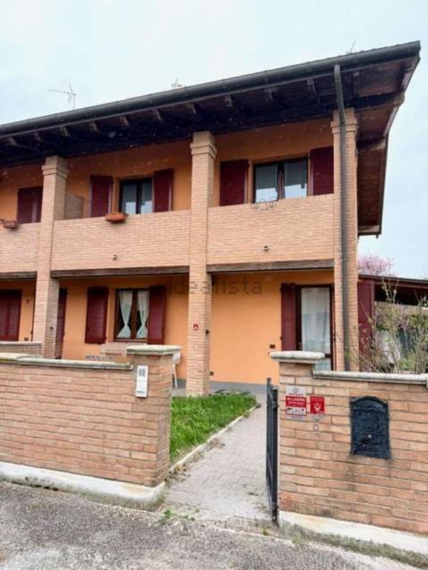 casa indipendente in vendita a Cento in zona Renazzo