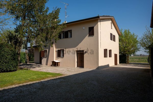 casa indipendente in vendita a Cento in zona Alberone