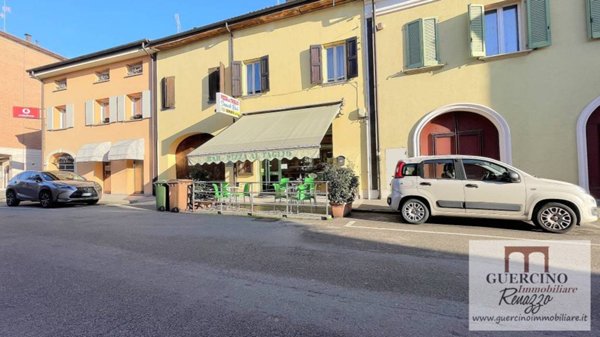 negozio in vendita a Cento