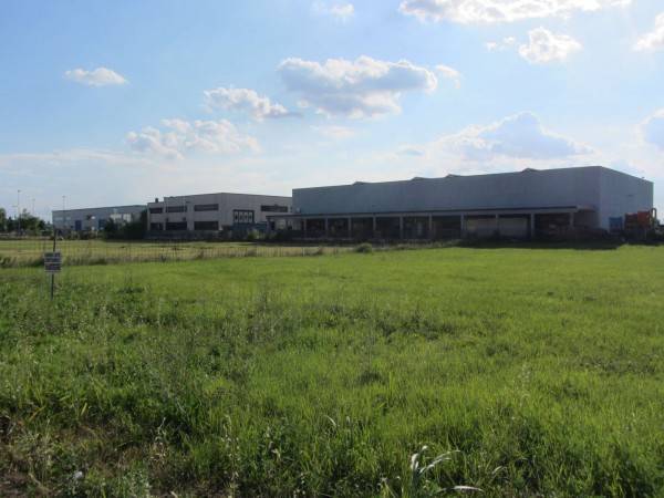 terreno edificabile in vendita a Cento in zona Renazzo