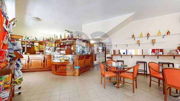 negozio in vendita a Cento