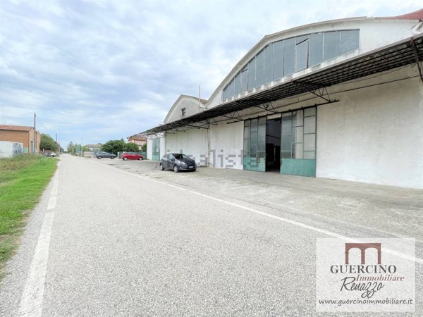 capannone in vendita a Cento in zona Renazzo