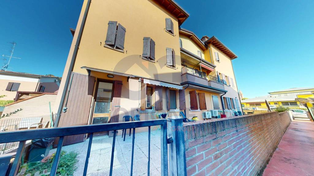 appartamento in vendita a Cento in zona Corporeno