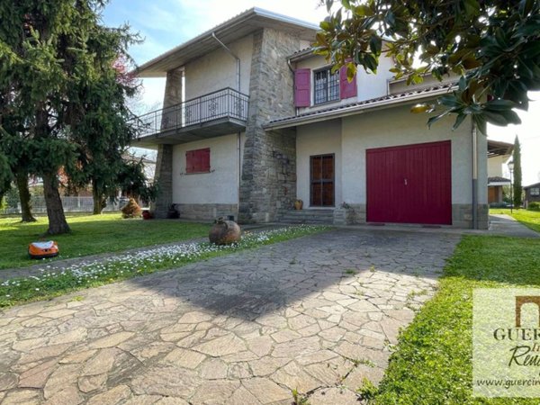 casa indipendente in vendita a Cento