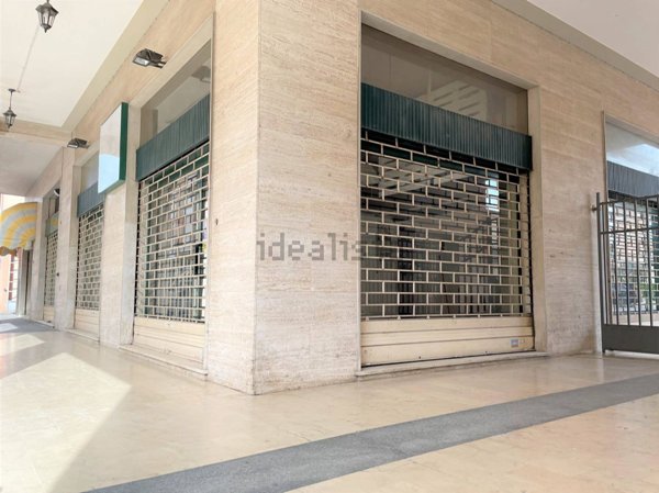 negozio in vendita a Cento