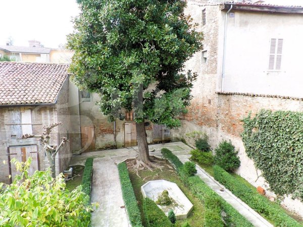 casa indipendente in vendita a Cento