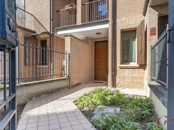 casa indipendente in vendita a Cento