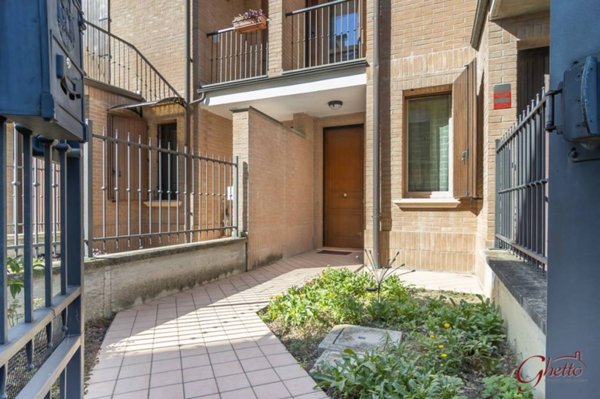 casa indipendente in vendita a Cento