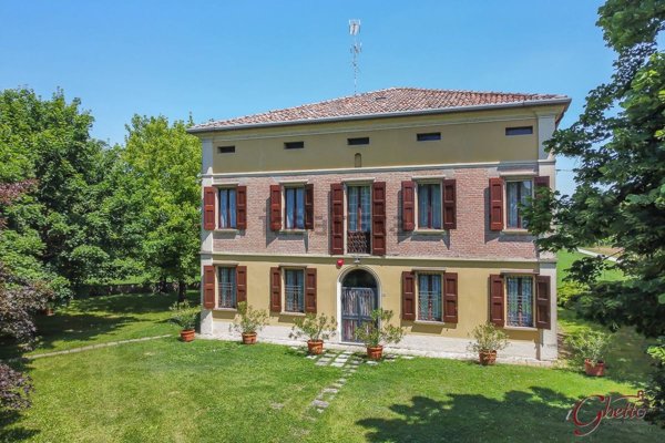 casa indipendente in vendita a Cento