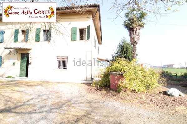 casa indipendente in vendita a Cento in zona Corporeno