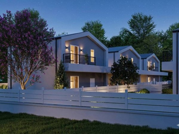 casa indipendente in vendita a Cento