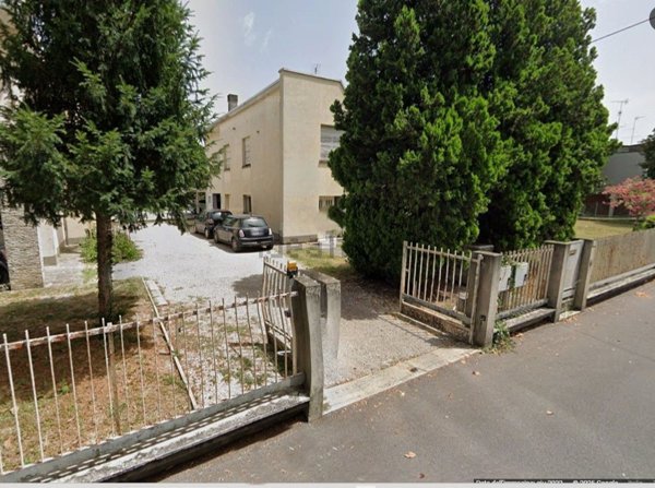 casa indipendente in vendita a Cento