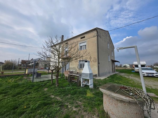 casa indipendente in vendita a Cento in zona Casumaro