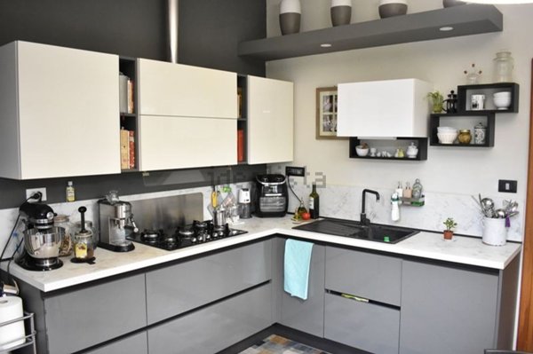 casa indipendente in vendita a Cento