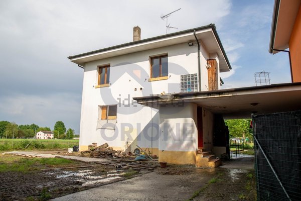 casa indipendente in vendita a Cento in zona Renazzo