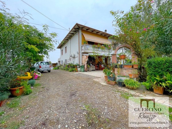 casa indipendente in vendita a Cento in zona Pilastrello