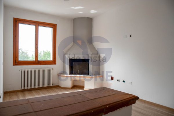 casa indipendente in vendita a Cento in zona Renazzo