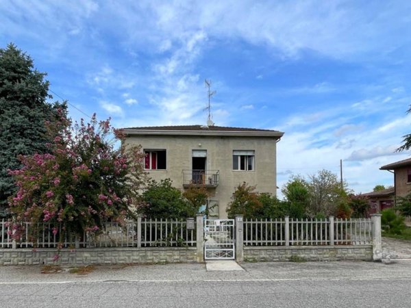 casa indipendente in vendita a Cento in zona XII Morelli