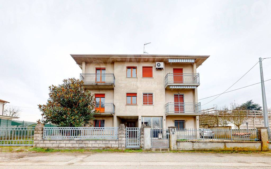 casa indipendente in vendita a Cento in zona Molino Albergati