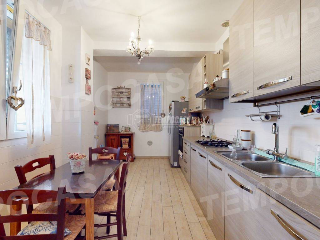 casa indipendente in vendita a Cento