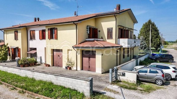 appartamento in vendita a Cento in zona Casumaro