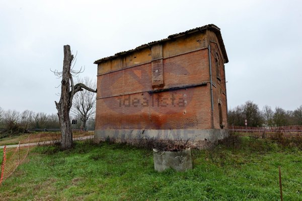 casa indipendente in vendita a Cento