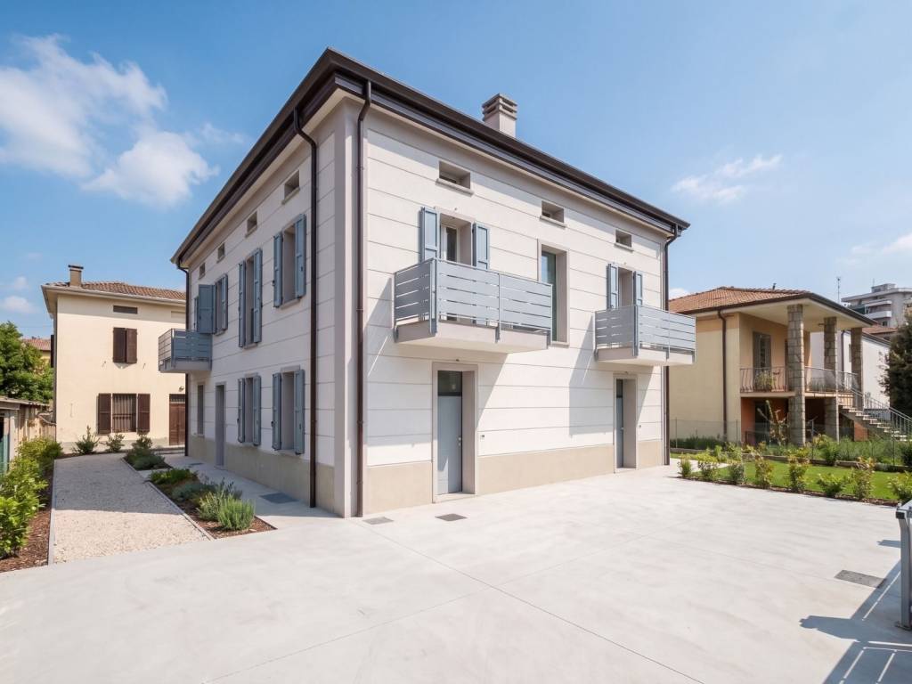 casa indipendente in vendita a Cento