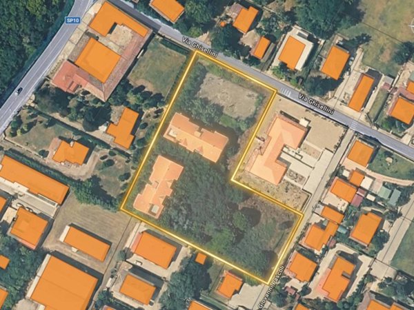 intera palazzina in vendita a Cento in zona Alberone