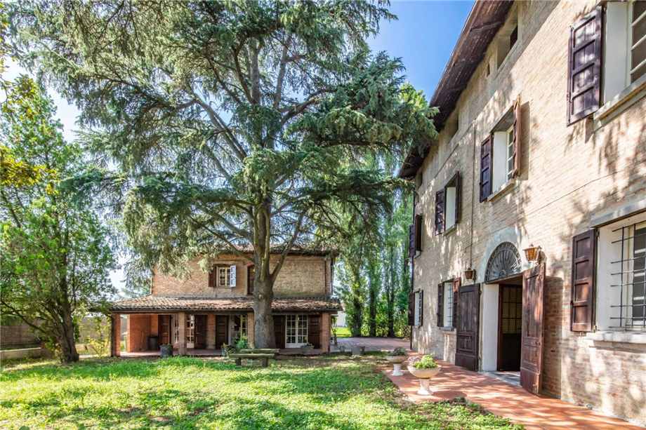 casa indipendente in vendita a Cento