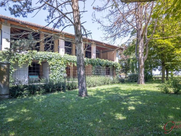 casa indipendente in vendita a Cento